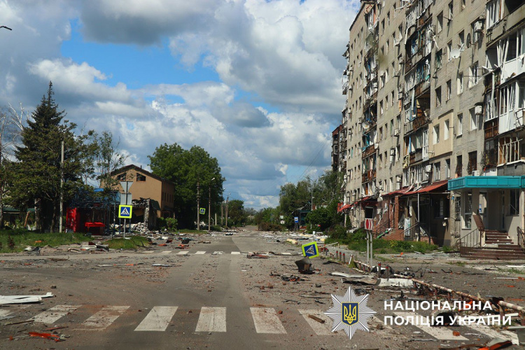 Евакуація з Покровська: поліцейський екіпаж «Білий янгол» врятував трьох жінок