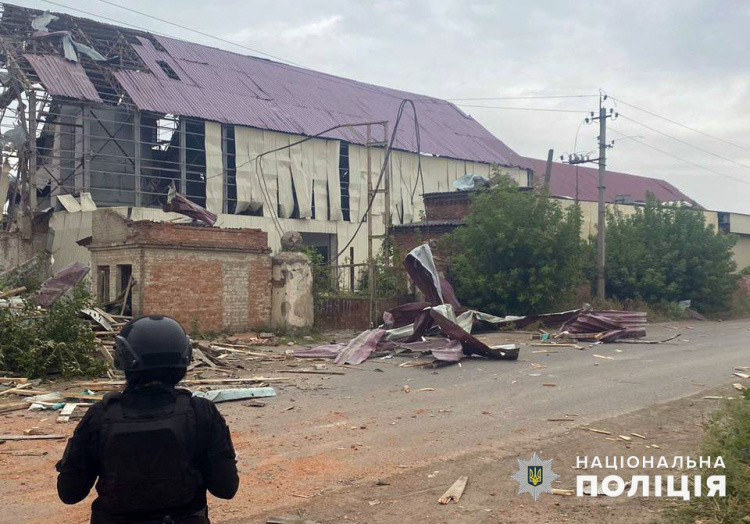 Загарбники скидають на Покровськ авіабомби: вчора пошкодили інфраструктуру