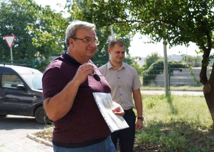 Покровськ отримав автомобіль швидкої допомоги від благодійного фонду «Nova Ukraine»