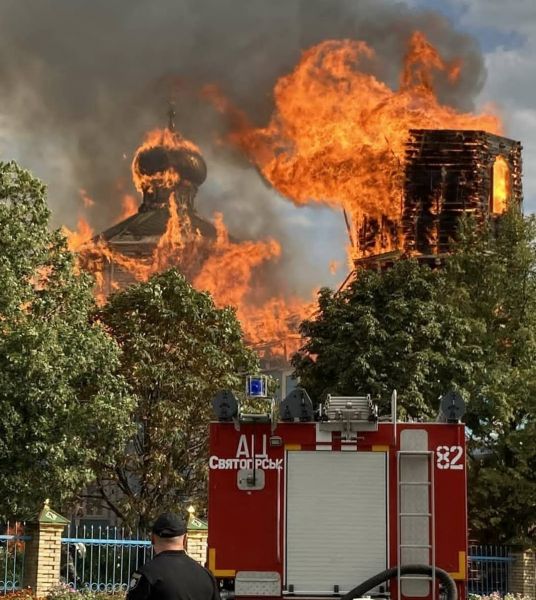 Вогонь знищив Свято-Петропавліський храм у Лимані