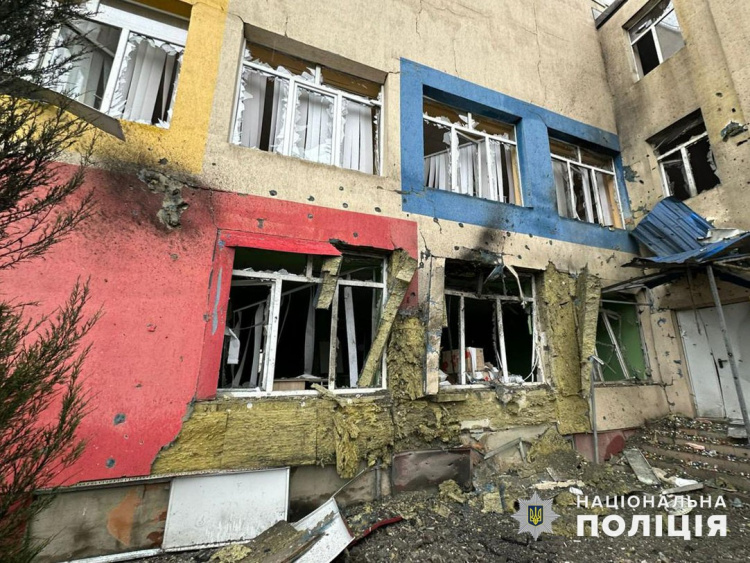 У Мирнограді пошкоджено гімназію, у Звіровому будинки: ворожі війська продовжують обстріл Донеччини