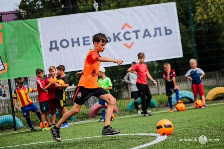 В Покровске дети смогут бесплатно заниматься футболом благодаря ФК «Шахтер» и компании «Донецксталь»