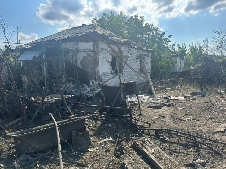 Обстріли 12 населених пунктів, 3 загиблих і 7 поранених: про наслідки російських обстрілів Донеччини за добу повідомили в поліції