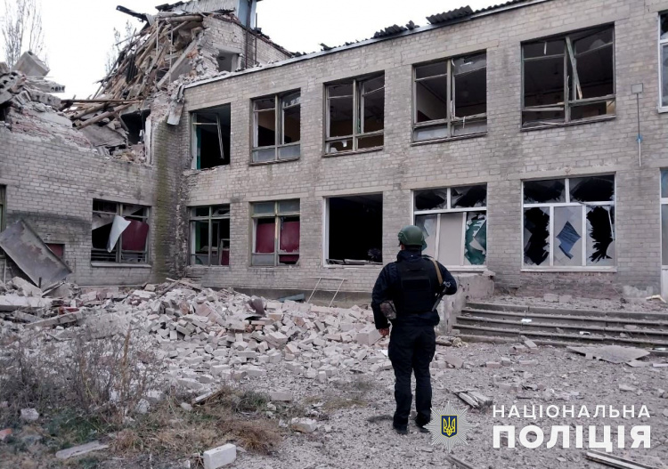 Карлівка знову потрапила під ворожі ракети: поліція повідомила про наслідки обстрілів Донеччини
