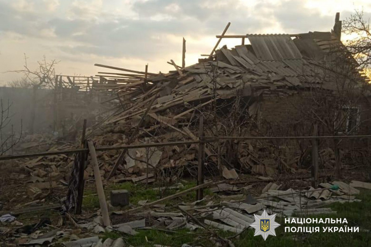 Троє людей загинули, 13 зазнали поранень через російські обстріли Донеччини 2 квітня