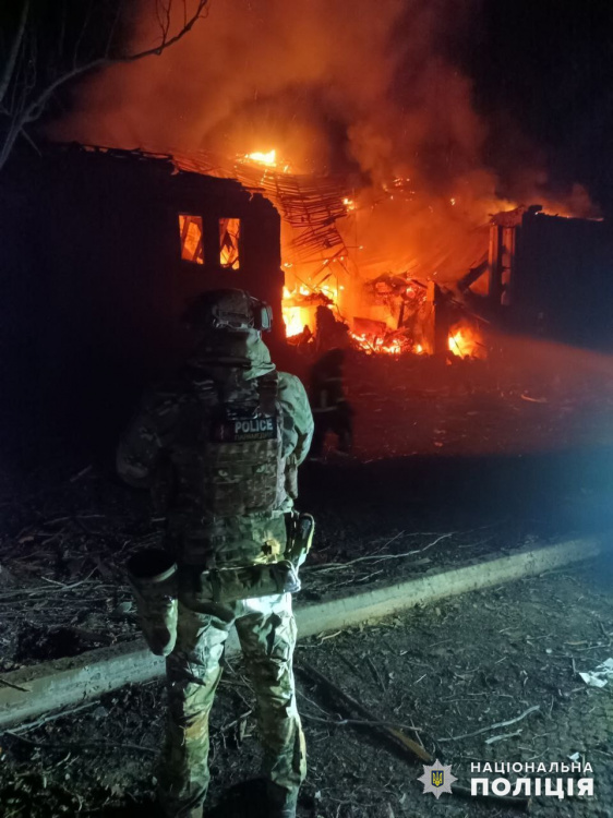 Ворог атакує Донеччину авіабомбами: у поліції повідомили про наслідки обстрілів за минулу добу