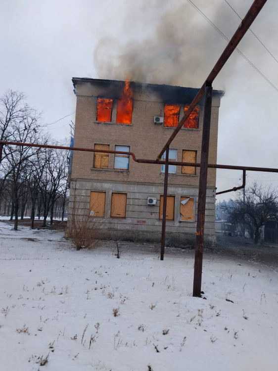 Про чергові жертви та пошкодження на Донеччині через ворожі обстріли повідомляє поліція