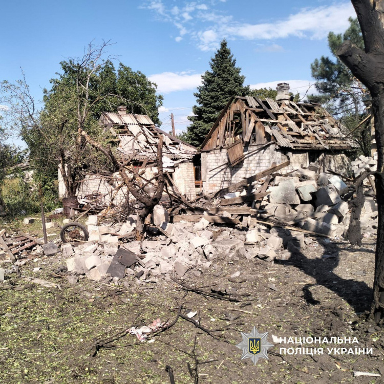 2 цивільних загинуло, 7 поранено: поліція – про наслідки обстрілів Донеччини 12 серпня
