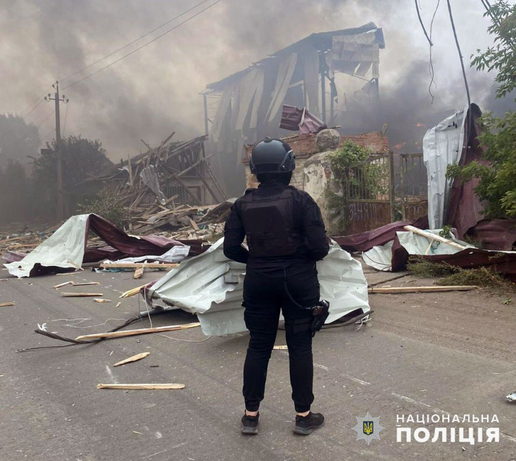 Загарбники скидають на Покровськ авіабомби: вчора пошкодили інфраструктуру