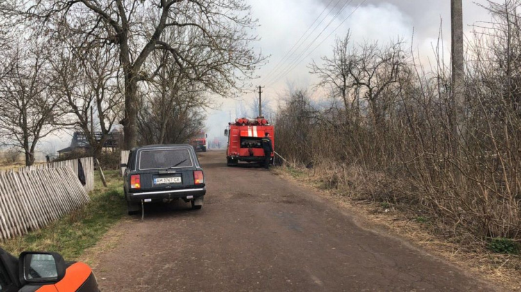 В Житомирской области из-за возгорания сухой травы выгорела улица