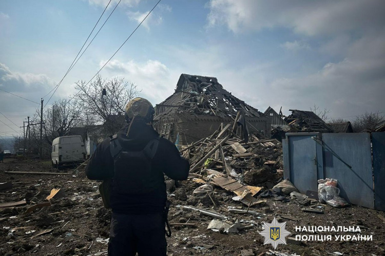 Троє людей загинули, 13 зазнали поранень через російські обстріли Донеччини 2 квітня