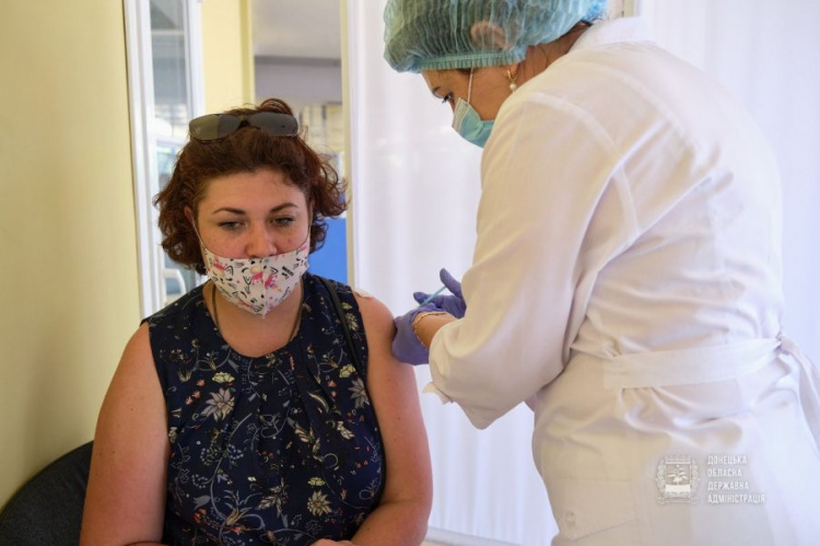Керівництво Донецької ОДА ознайомилось з роботою центрів масової вакцинації