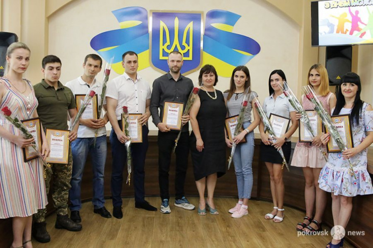 В Покровске награждены активные представители молодежи. Среди них – молодой специалист ШУ «ПОКРОВСКОЕ»