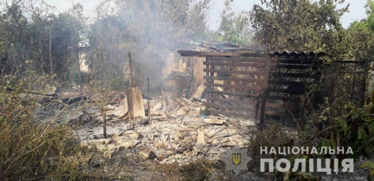 На Донеччині ворожі війська вчора поцілили у житлові будинки, пшеничне поле та електропідстанцію