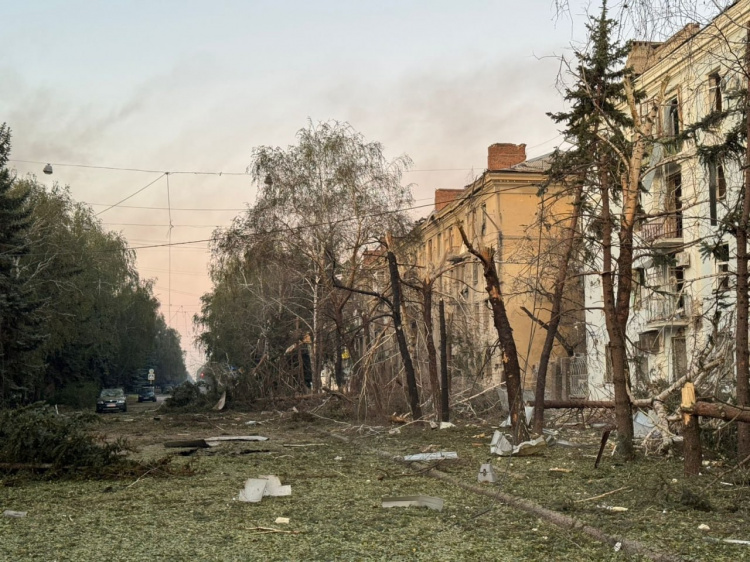 Дві людини загинули, ще 25 поранені через масовані обстріли Донеччини 14 вересня
