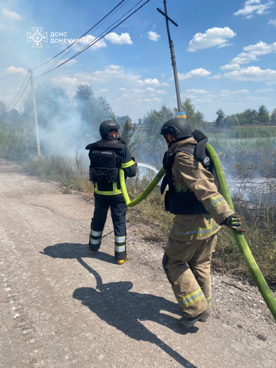 У Лисівці рятувальники ліквідували пожежу, що виникла внаслідок обстрілу