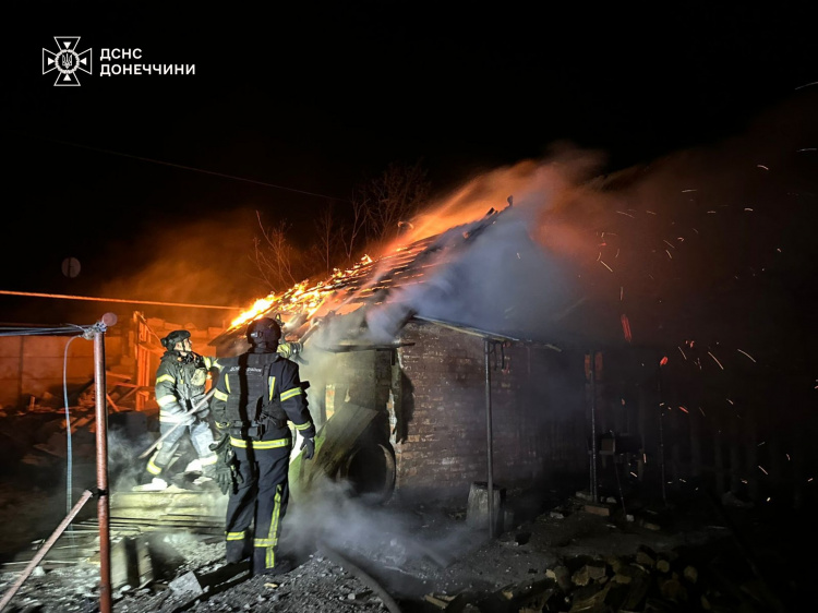 У Покровську ввечері 22 січня виникла пожежа внаслідок обстрілу