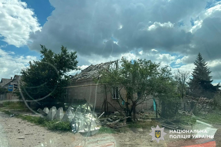 Одна людина загинула, семеро зазнали поранень внаслідок російських атак на Донеччині