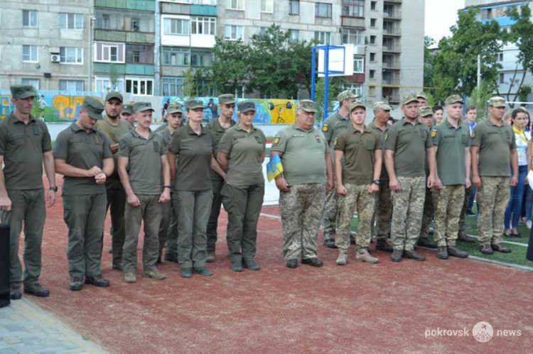 Ярким флешмобом в Покровске отпраздновали День флага