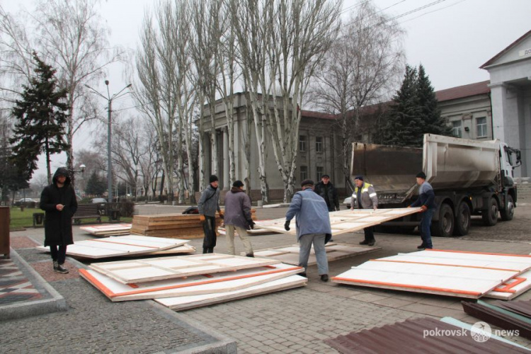 На площадь Шибанкова в Покровске возвращается «Рождественский городок»