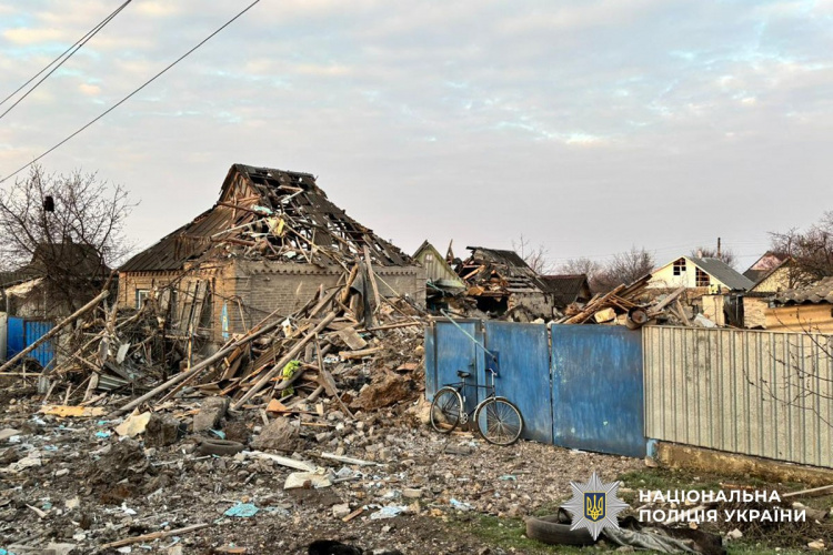 Троє людей загинули, 13 зазнали поранень через російські обстріли Донеччини 2 квітня