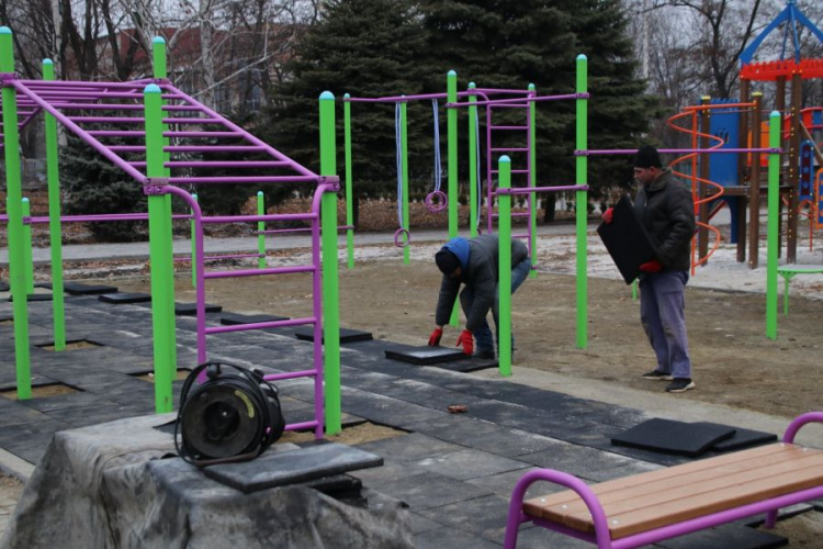 У Мирнограді будують спортмайданчики за програмою «Здорова Україна»