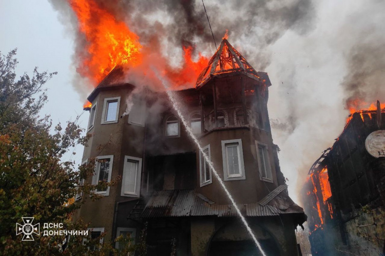 Масштабну пожежу в Покровську ліквідували співробітники ДСНС