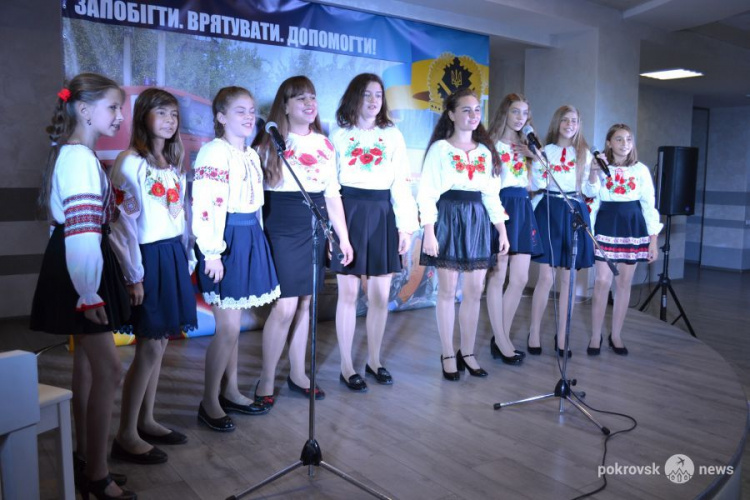 В Покровске поздравили спасателей с профессиональным праздником
