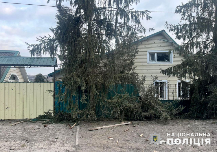 Є загиблий і поранений: поліція Донеччини задокументувала 10 ворожих атак на житлові квартали