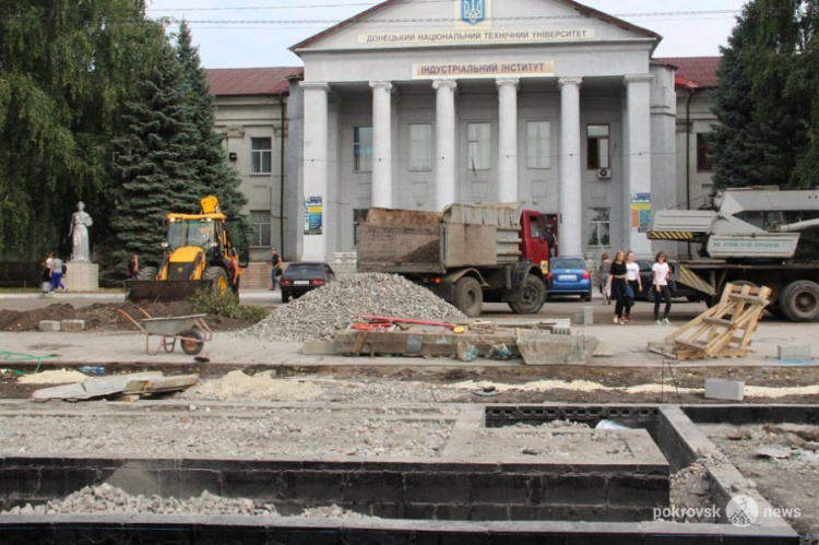 Строительство памятника Шевченко в Покровске выходит на финишную прямую