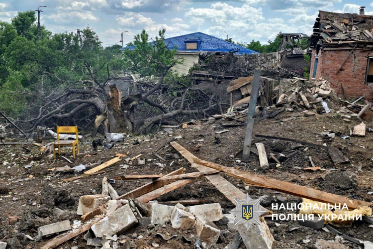 Двоє загиблих і 21 поранений: про наслідки російських обстрілів Донеччини за 25 травня