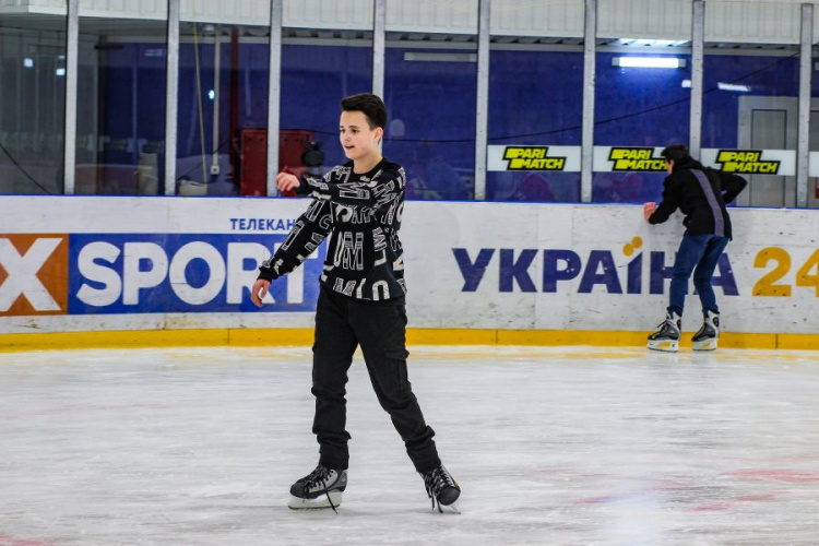 «Все на лед!»: стартовал масштабный бесплатный проект для оздоровления детей Донецкой области