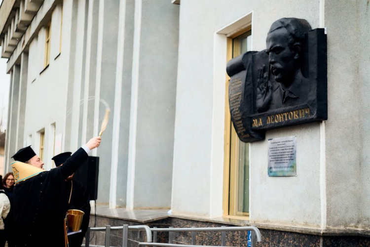 Релоковану з Покровська пам’ятну дошку Миколі Леонтовичу відкрили в Кам’янці-Подільському