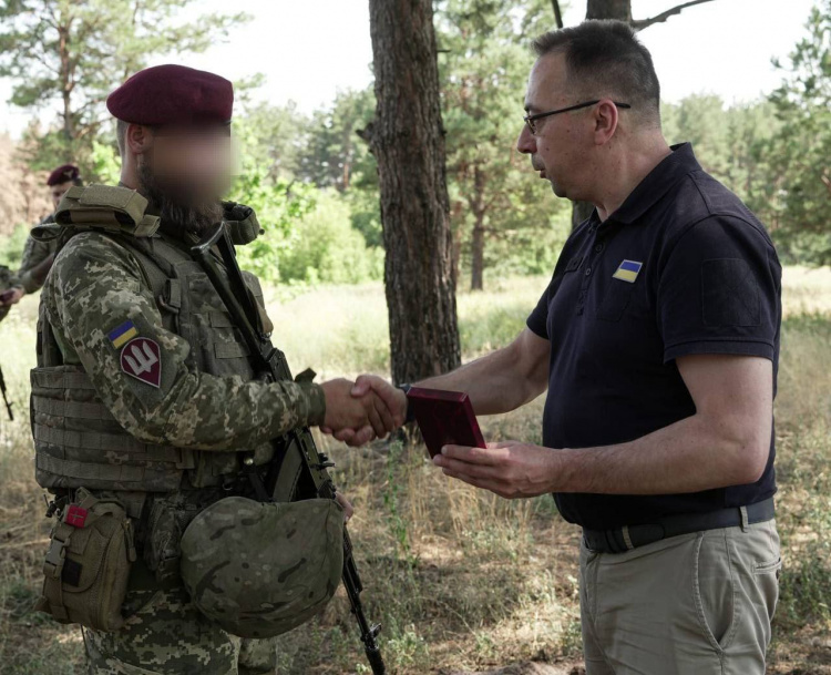До Дня Української Державності Сергій Добряк вручив відзнаки Захисникам Покровська