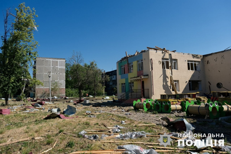 Наслідки вчорашнього обстрілу Мирнограда показали у поліції Донеччини