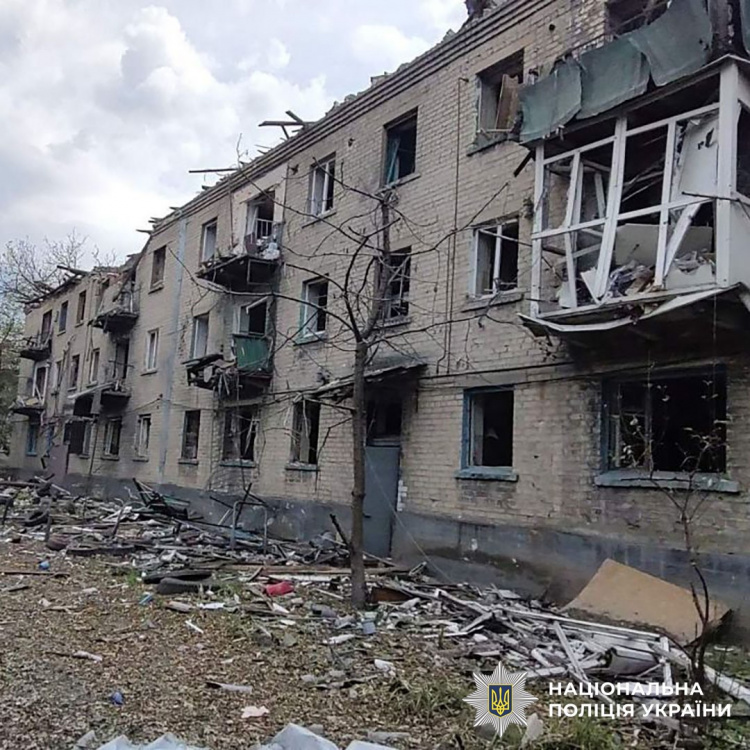 Скинуті на Мирноград авіабомби та спрямовані на цивільних 35 БпЛА: у поліції повідомили про обстріли Донеччини 5 червня