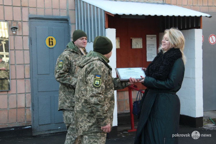 Сотрудников Покровско-Ясиноватского ОГВК поздравили с Днем Вооруженных Сил Украины