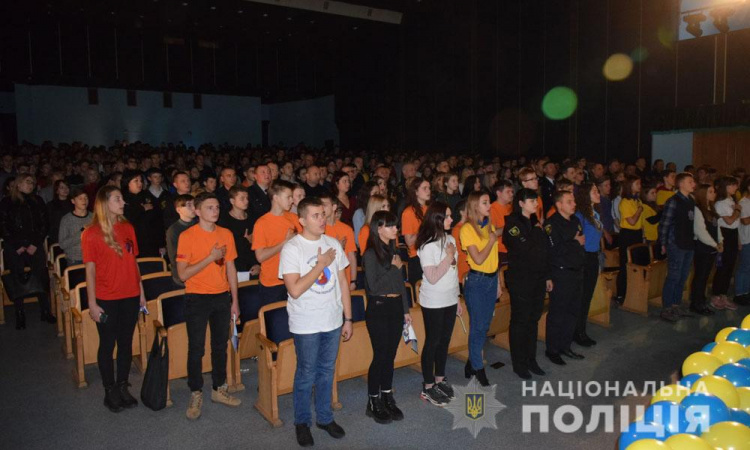 «Ліга майбутніх поліцейських» відзначила четверту річницю фестивалем гумору «Leaguesmile» в Покровську