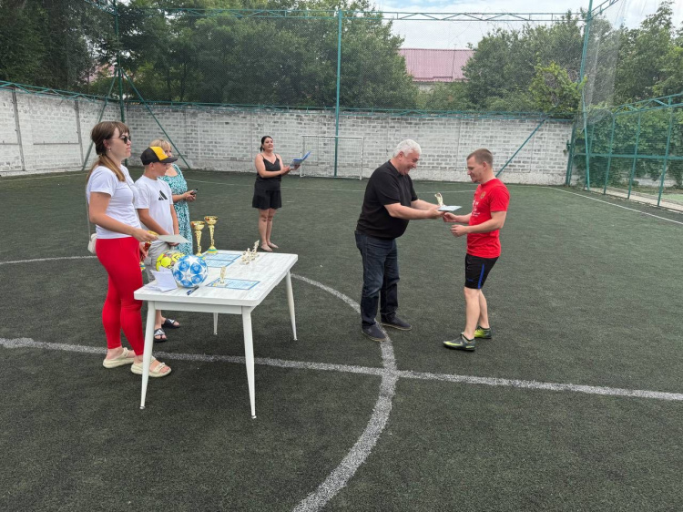 Гродівська ТГ організувала в Дніпрі змагання з мініфутболу до Дня Конституції України