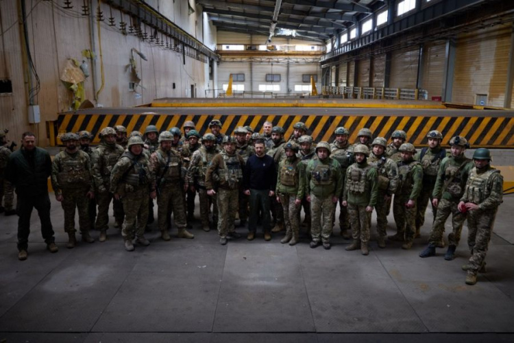 Президент Зеленський відвідав передові позиції українських захисників у Авдіївці