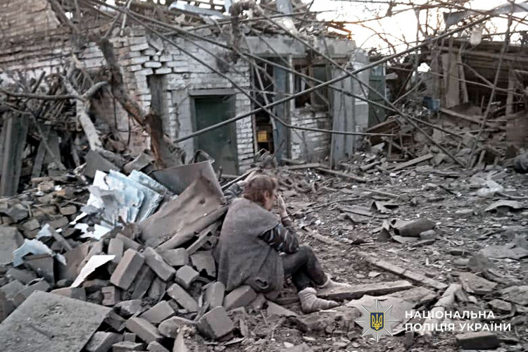 Троє людей загинули, 13 зазнали поранень через російські обстріли Донеччини 2 квітня