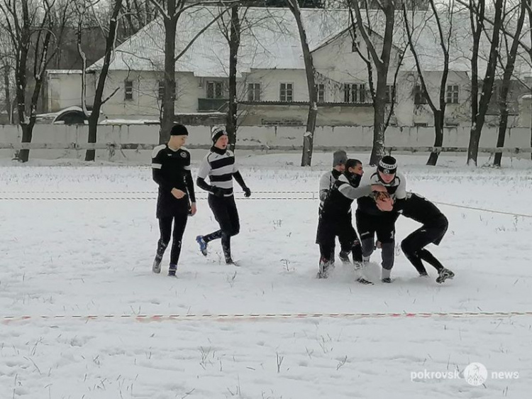 В Покровске сыграли в регби на снегу