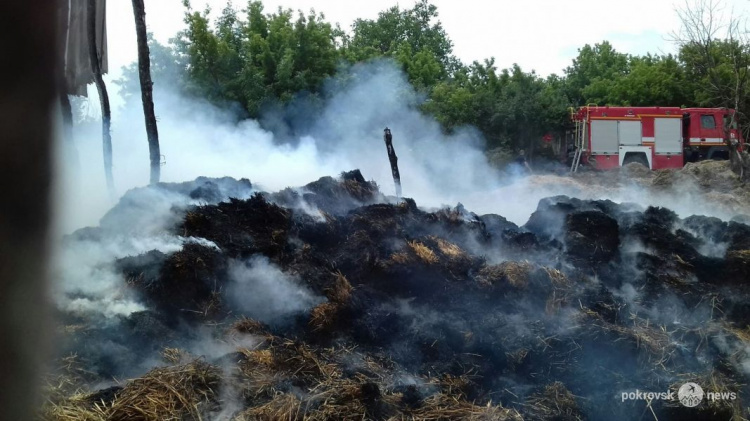 В Покровском районе сгорел сеновал