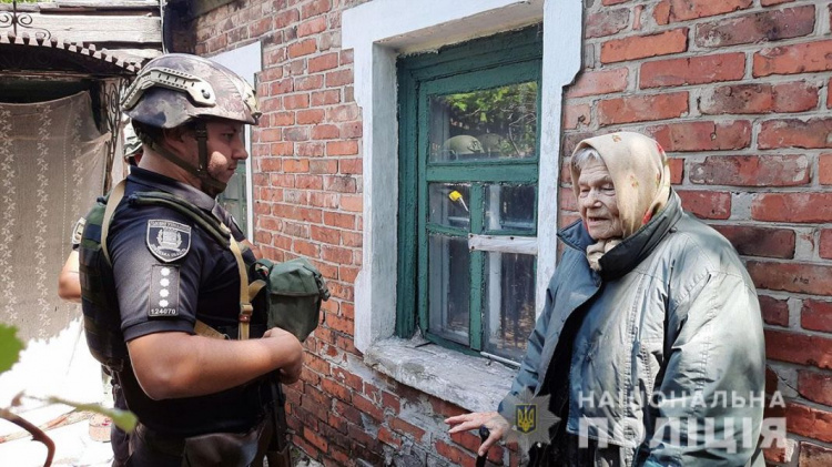 Поліцейські розвезли гуманітарну допомогу жителям Мирнограда