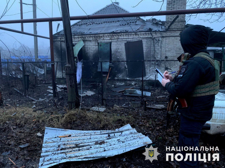 Продовжують гатити по цивільних: у поліції Донеччини повідомили про наслідки обстрілів 1 грудня