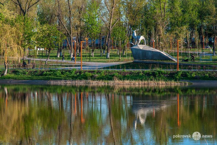 Продолжается благоустройство парка «Юбилейный» в  Покровске