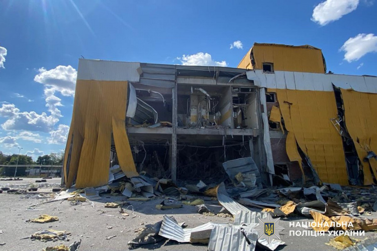 Троє людей зазнали поранень через російські обстріли Донеччини 12 липня