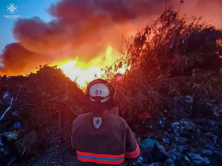 У Покровську горіло сміттєзвалище