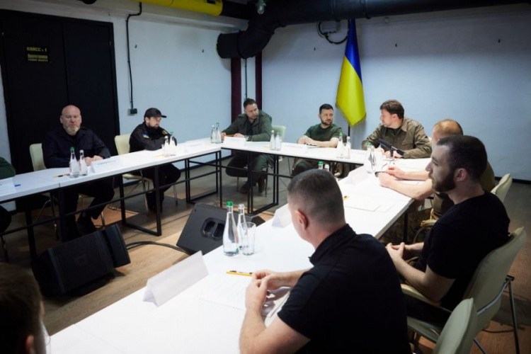 Володимир Зеленський відвідав позиції українських військ у районі Бахмута та Лисичанська
