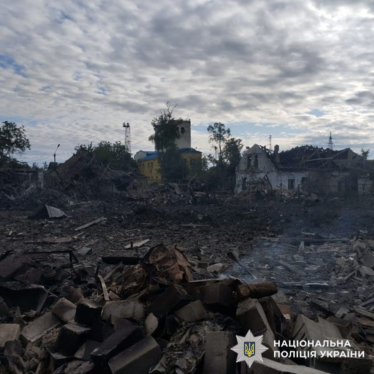 Шестеро людей загинули, 12 поранені через російські бомбардування Донеччини 2 липня